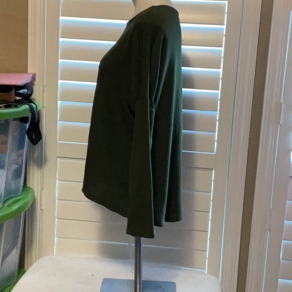 Tresics Fitted Green Long Sleeve Sweatshirt - Picture 4 of 6